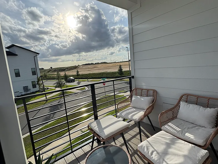 Balcony (2nd floor)