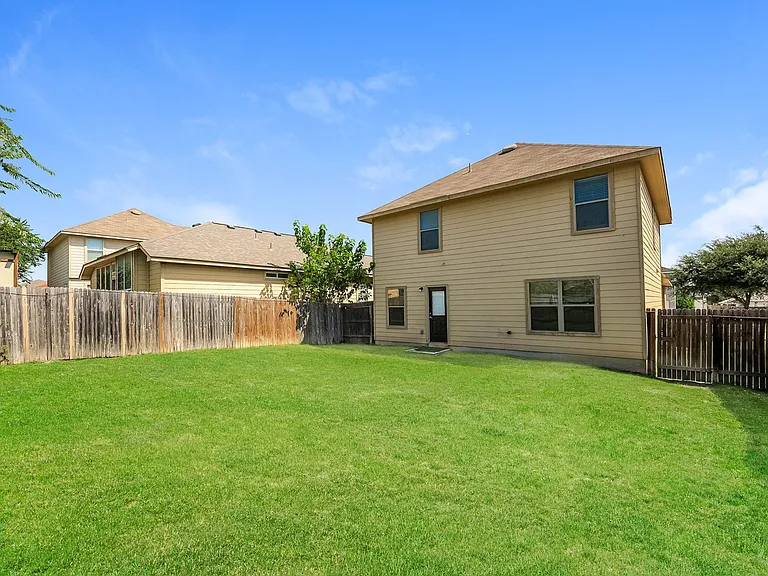 7026 Heathers Way — Photo 5