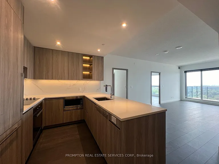 27 McMahon Dr #2302 — Photo 3