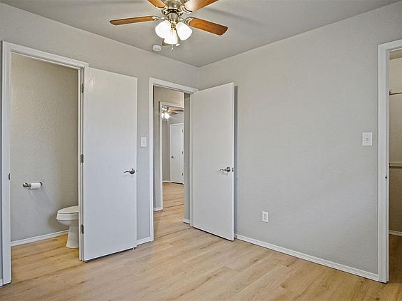 4th image of 704 Meadowlake Dr