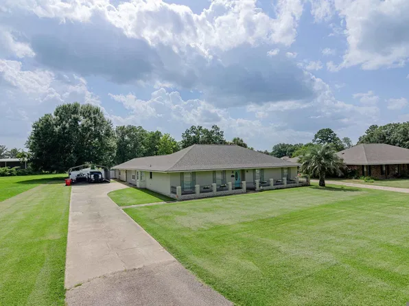 10517 Buxton Rd, Saint Amant, LA 70774