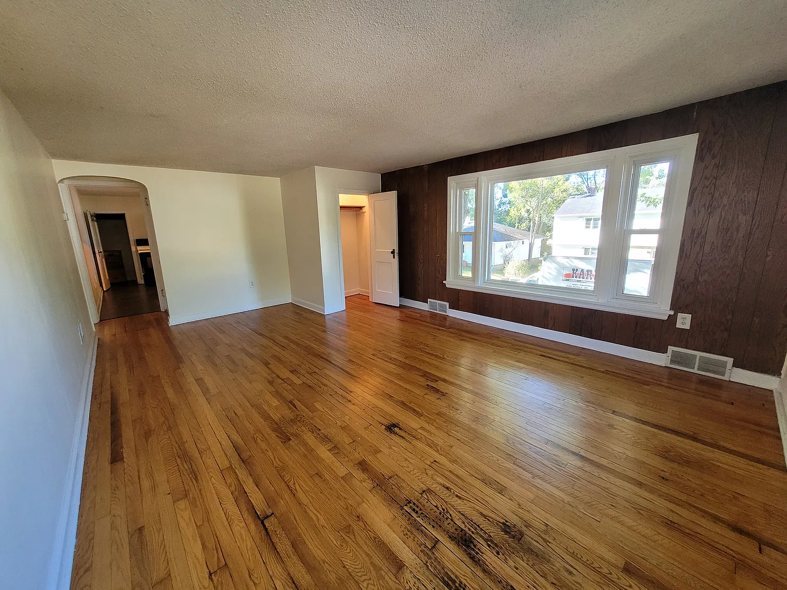 1305 Jefferson Court - 2 — Photo 3