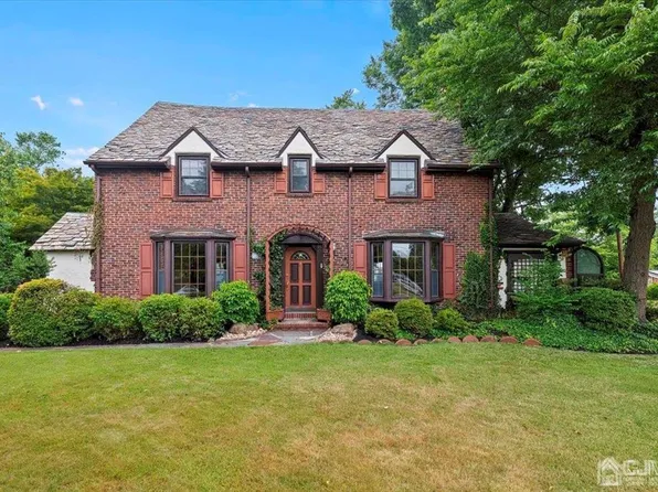 108 Freeman St, Woodbridge, NJ 07095