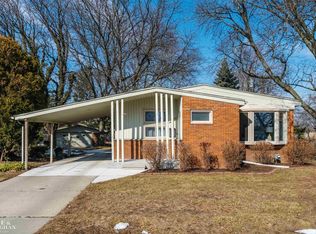 22425 Sunnyside St, Saint Clair Shores, MI 48080