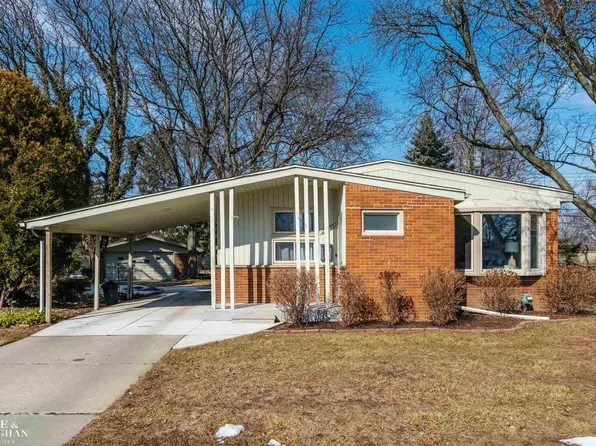 22425 Sunnyside St, Saint Clair Shores, MI 48080