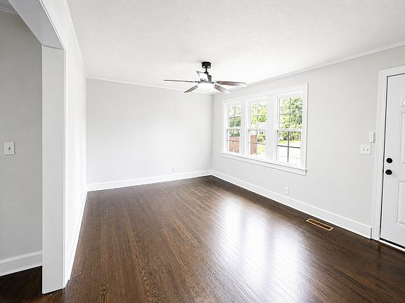 3rd image of 254 Dupont Ave