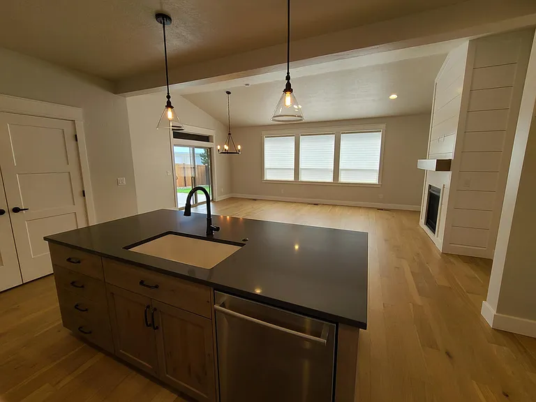 409 S Hamlin Ln — Photo 5