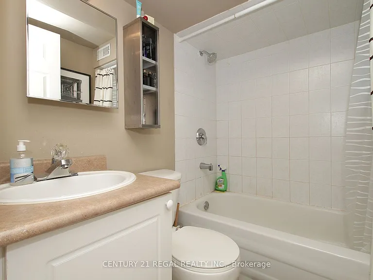1117 Queen St E #LOWER — Photo 5
