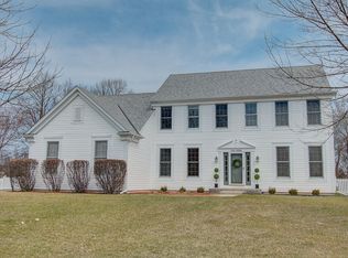 W144N10222 Raintree Dr, Germantown, WI 53022