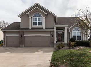 209 SW Ascot Dr, Lees Summit, MO 64082