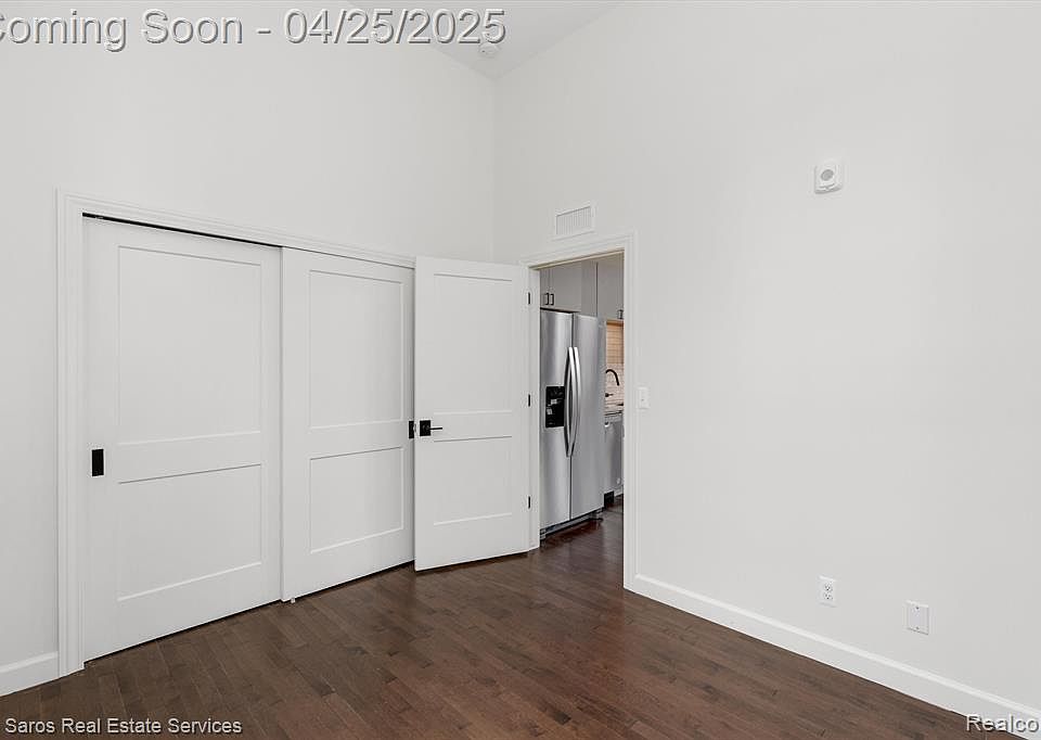 389 Saint Clair St # 201, photo 12