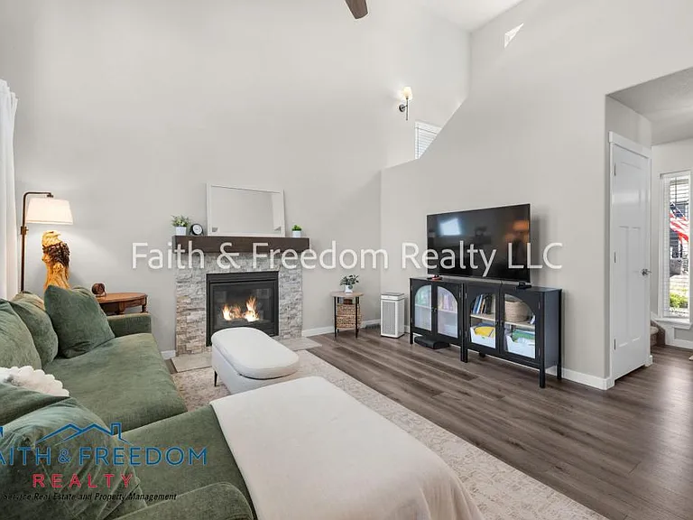 4918 Wolf Moon Dr — Photo 4