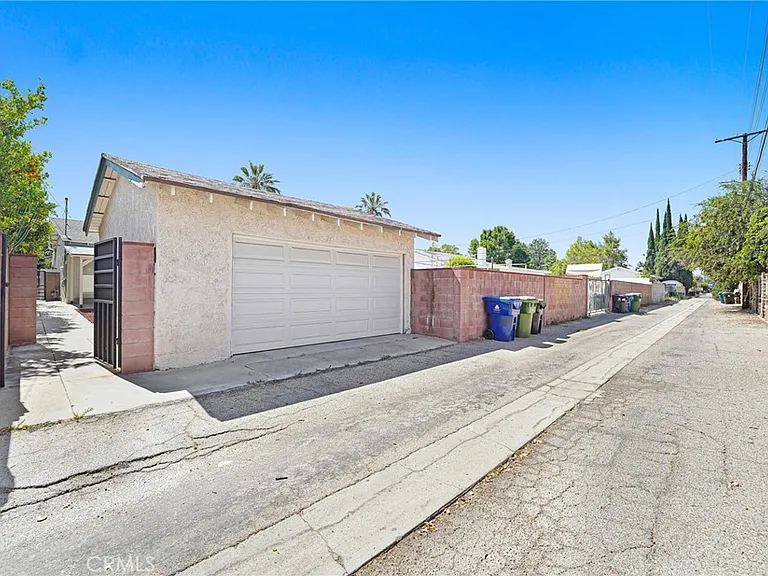 10352 Hayvenhurst Ave — Photo 16