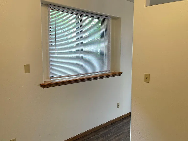 509 S Linn St #3 — Photo 8