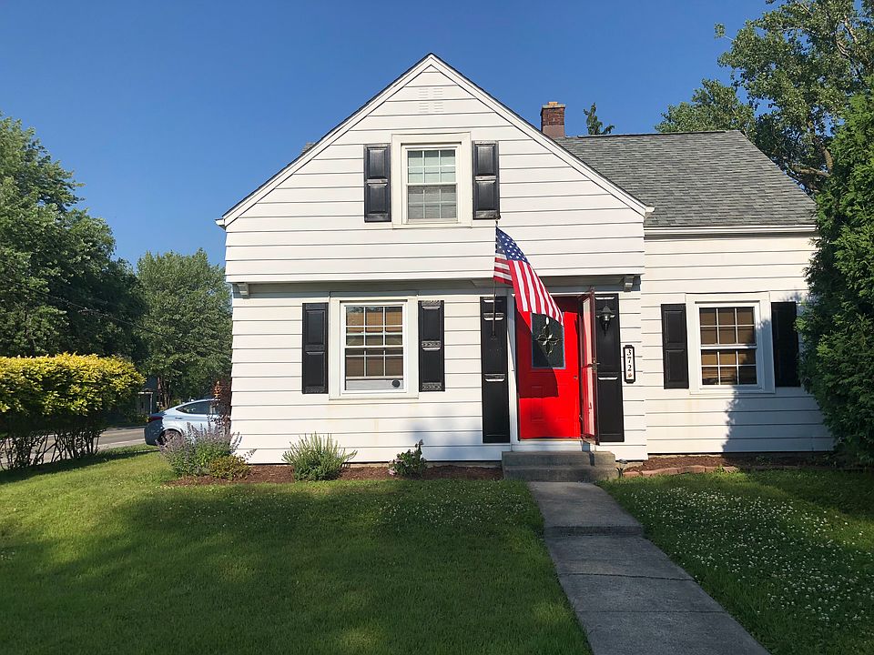 1st image of 372 Huxley Dr