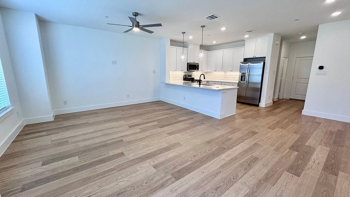 Building Photo - 2546 Campden Mews