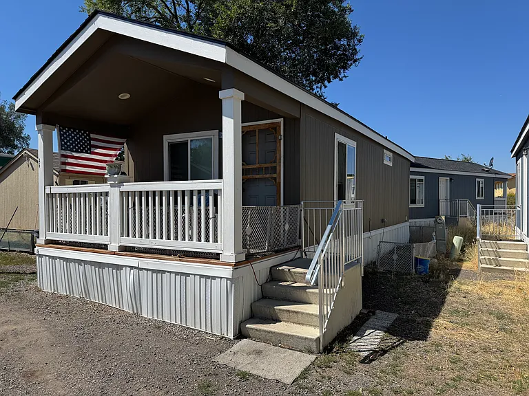 3611 N Highway 97 — Photo 1