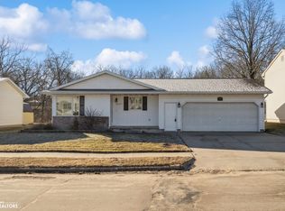 2827 Le Sylvia St, Burlington, IA