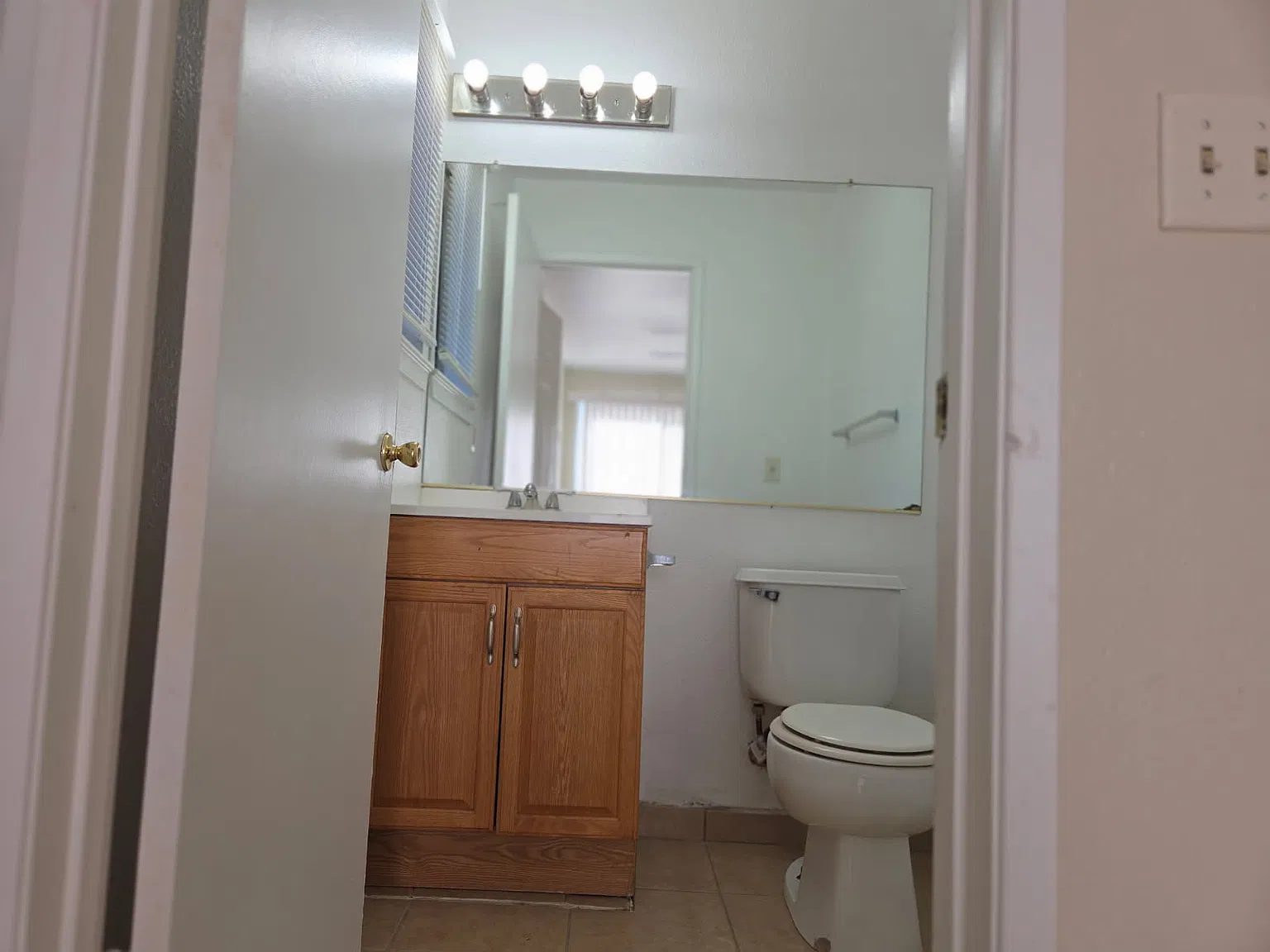 3 bed, 2.5 bath, 1000 sqft, $1,895 — Photo 3