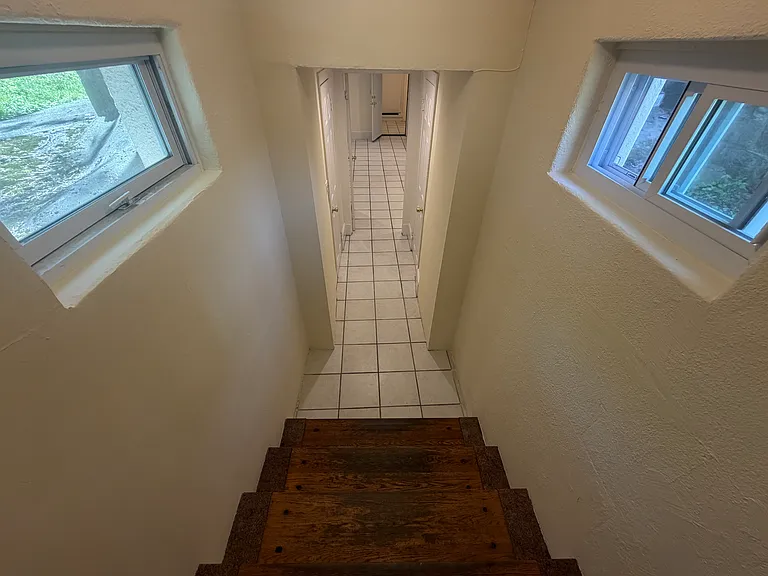 136 Chiswick Rd #1B — Photo 10
