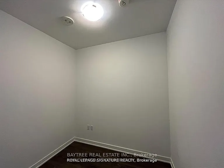 95 Oneida Cres #409 — Photo 2