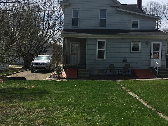 back yard with small porch for this apartment