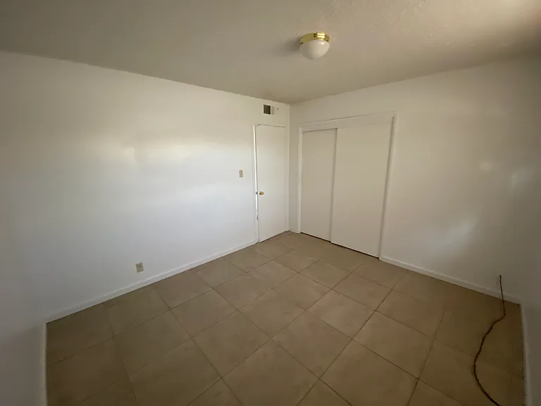 1014 S Trinity St — Photo 27