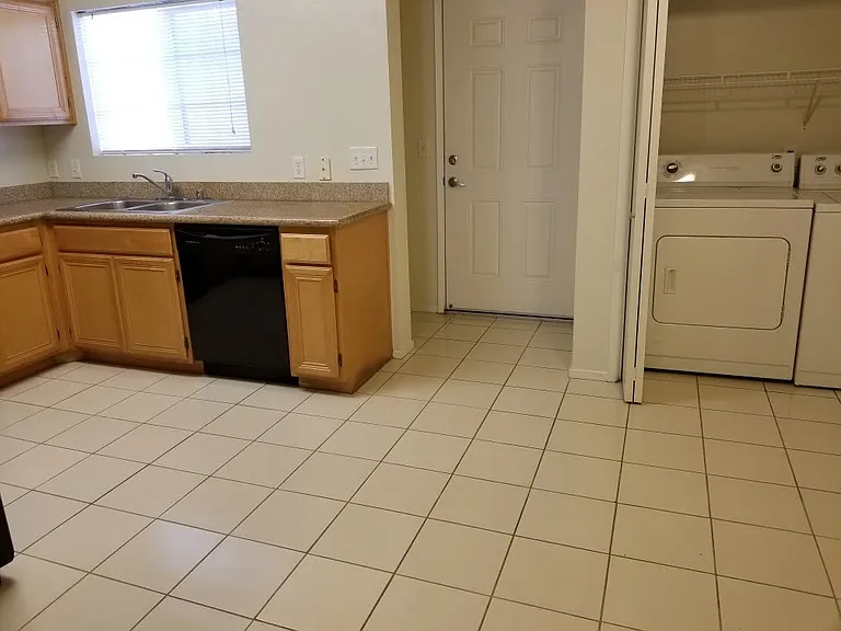 Golden Valley Luxury Apartments — Photo 22