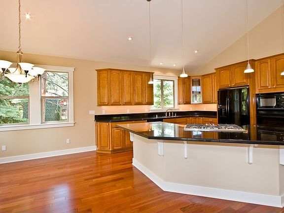4th image of 1089 Onnontioga St