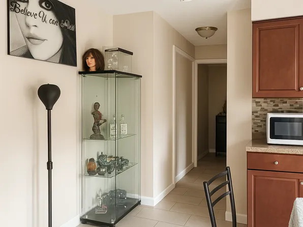 422 Cromwell Avenue image 5 of 16