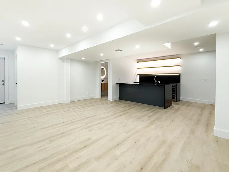 121 Ponquogue Ave #C — Photo 16