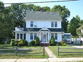 1st image of 31 Brook Ln