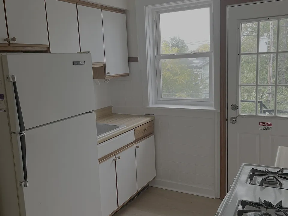 1054 Kenmore Ave #9