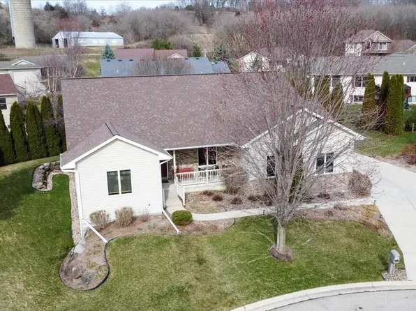 406 St Francis Court, Cross Plains, WI 53528