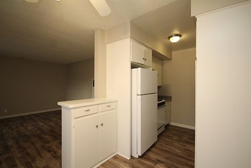 4th image of 304 Garfield Ave APT B