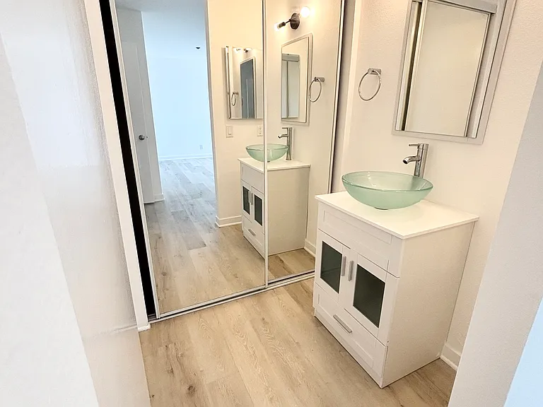 555 Oak St #301 — Photo 13