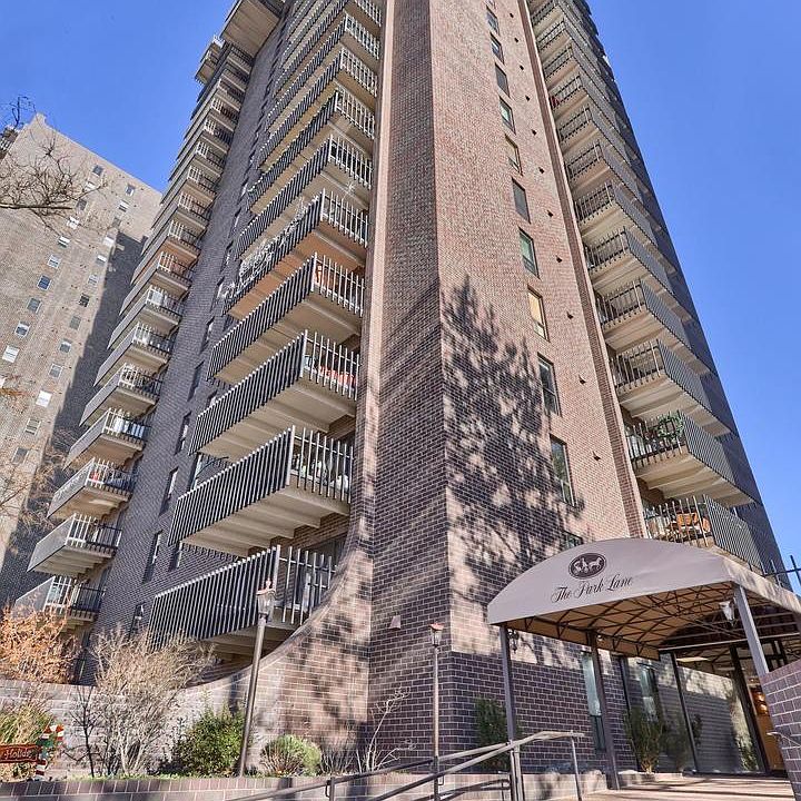1st image of 460 S Marion Pkwy APT 252B