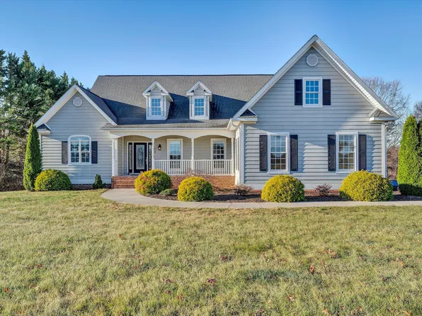 50 Hay Field Dr, Boones Mill, VA 24065