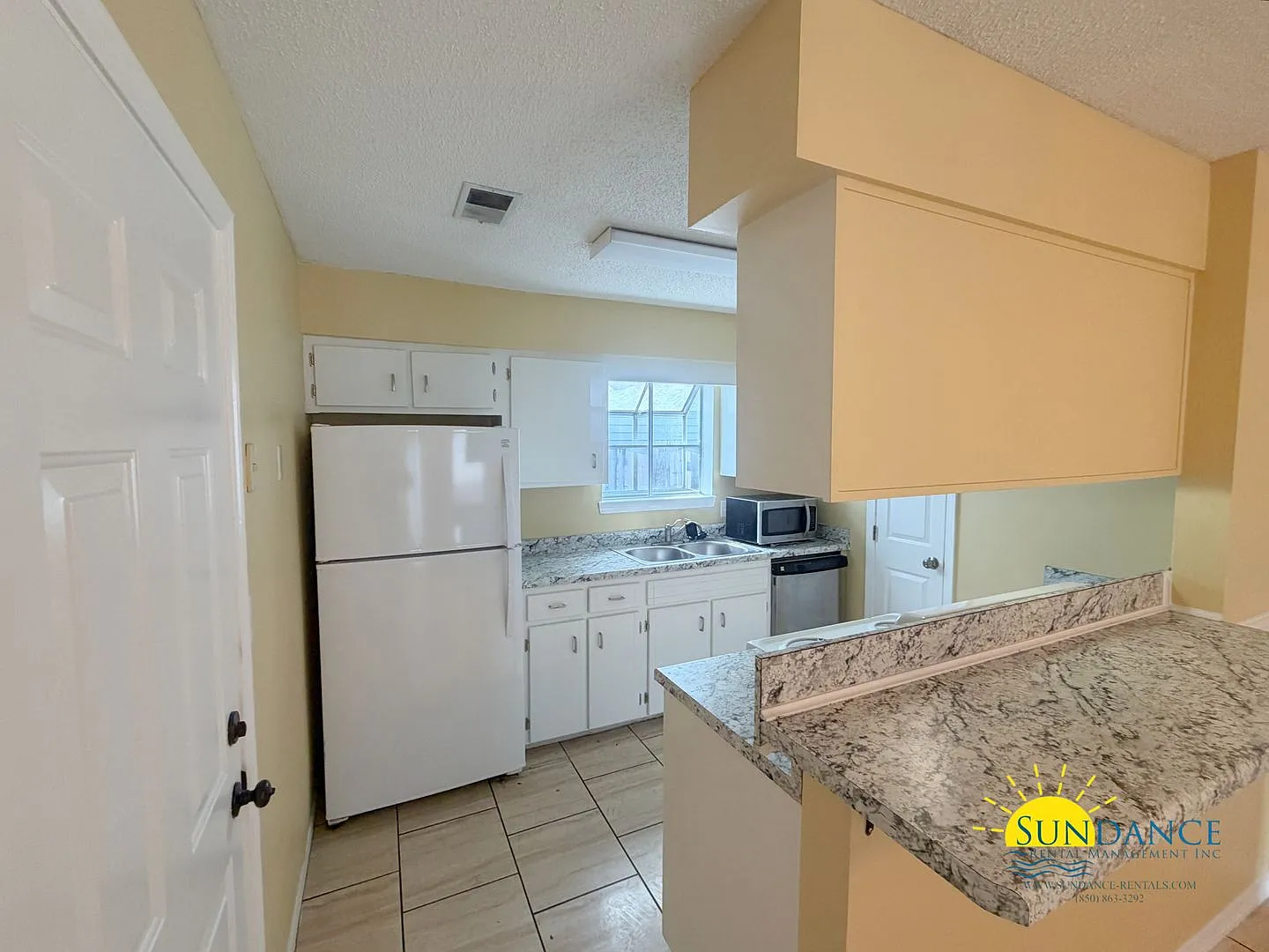 Adorable 3 Bedroom Home in Bluewater Bay! — Photo 4