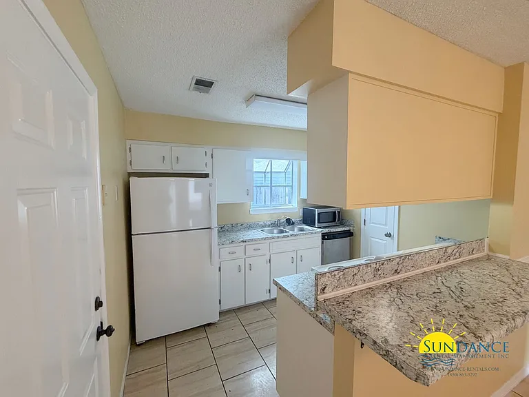134 Midland Ct — Photo 4