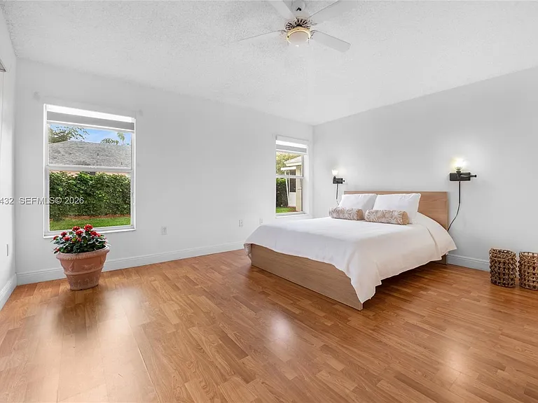 2020 SE 5th Pl — Photo 5