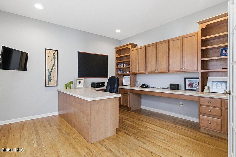 3rd image of 77 Somerset Drive