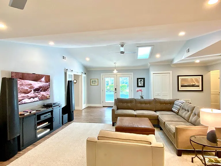 907 Tropic Dr — Photo 9