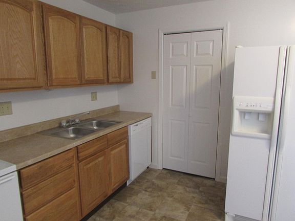 3rd image of 144 6th Dr SE #144