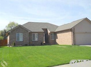 20406 Hummingbird Ln, Macomb, MI 48044