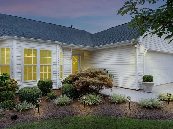 4442 Fair Oaks Ln, High Point, NC 27265