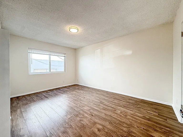 625 E Verdugo Ave #F — Photo 10