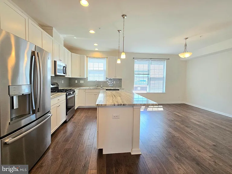 1045 Chapman Cir — Photo 3