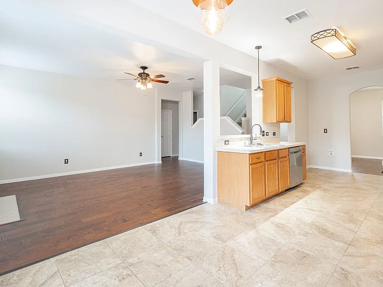 1509 Heron Dr — Photo 7