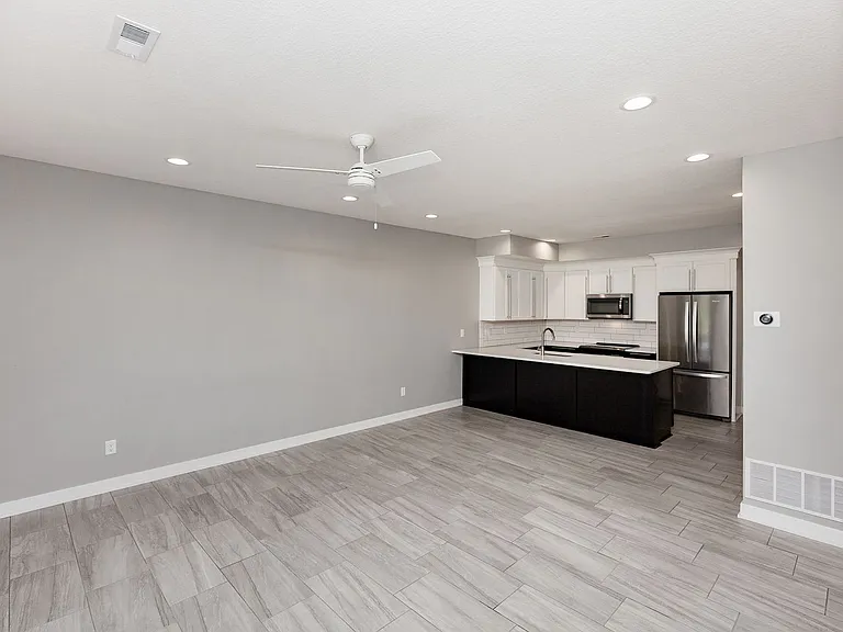 620 SE Westown Pkwy — Photo 5